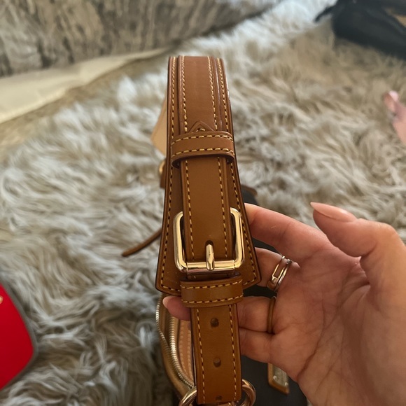 EUC Dooney shoulder bag - Picture 4 of 8